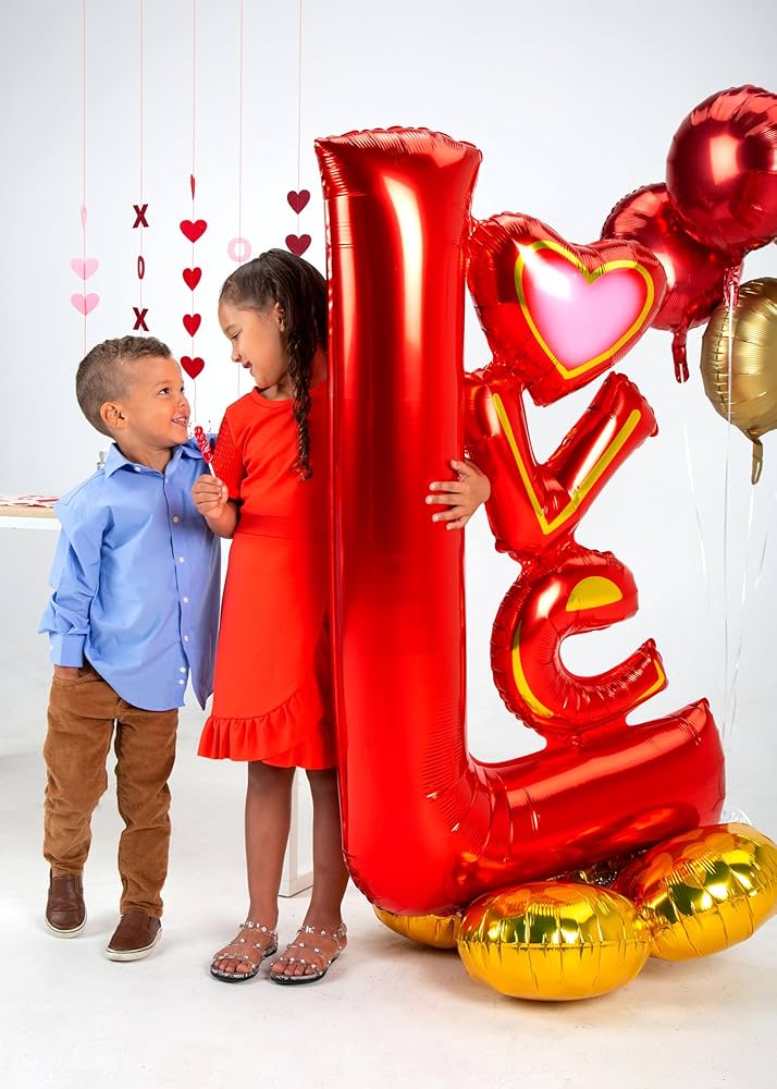 Two people with Big Love balloon in red and gold – event decoration