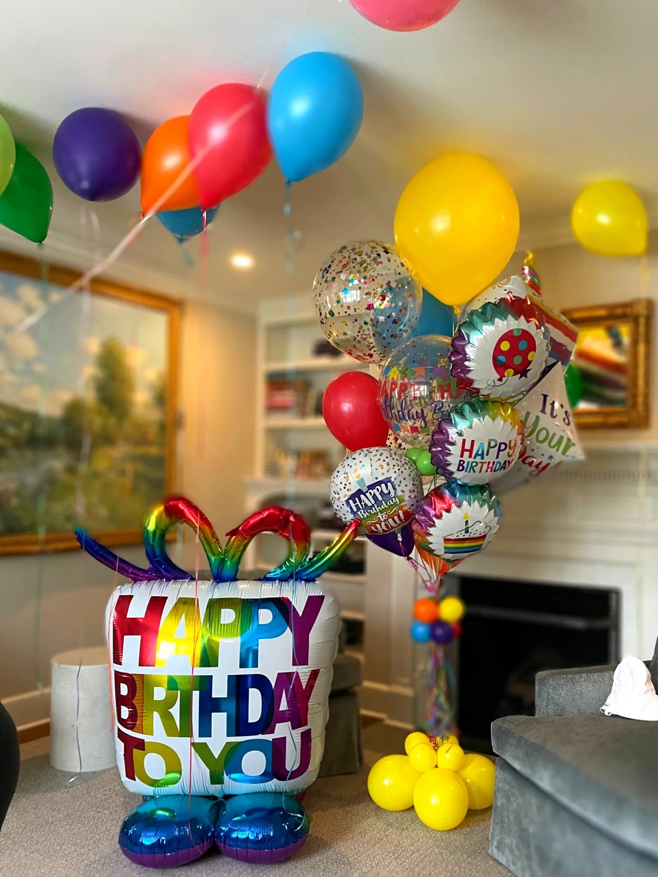 "Happy Birthday to You balloon gift box – no helium needed"